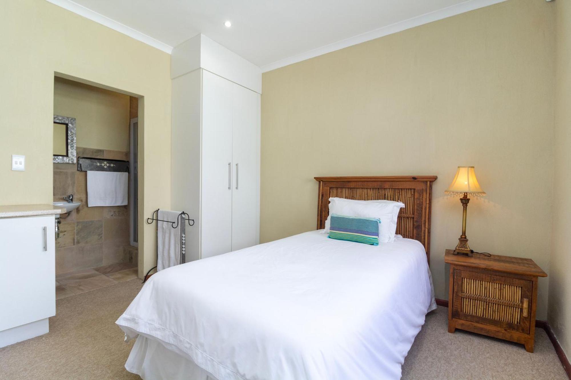 Whale Waters Self Catering Gansbaai Apartment ดิ เคลเดอร์ส ภายนอก รูปภาพ